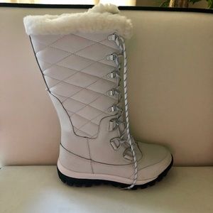 Beautiful BEARPAW women’s Isabella snow boot!